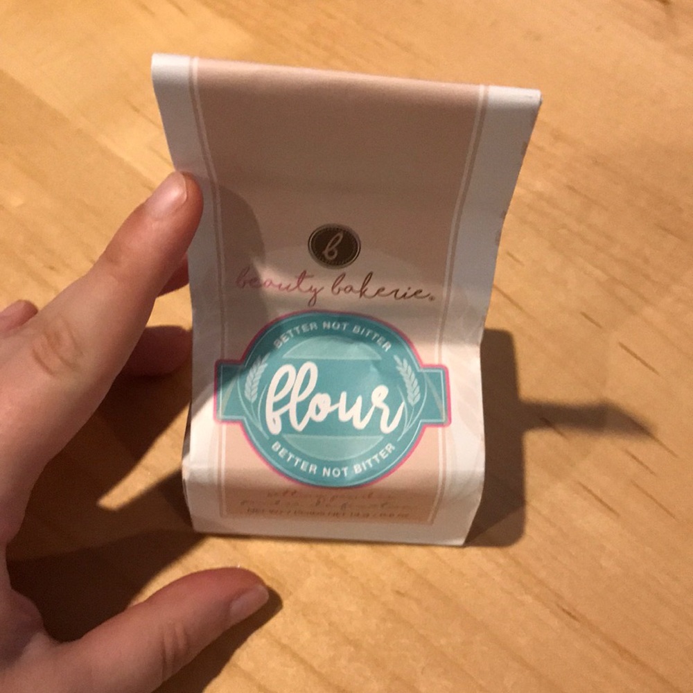 Beauty Bakerie Oat (Translucent) Flour Setting Powder